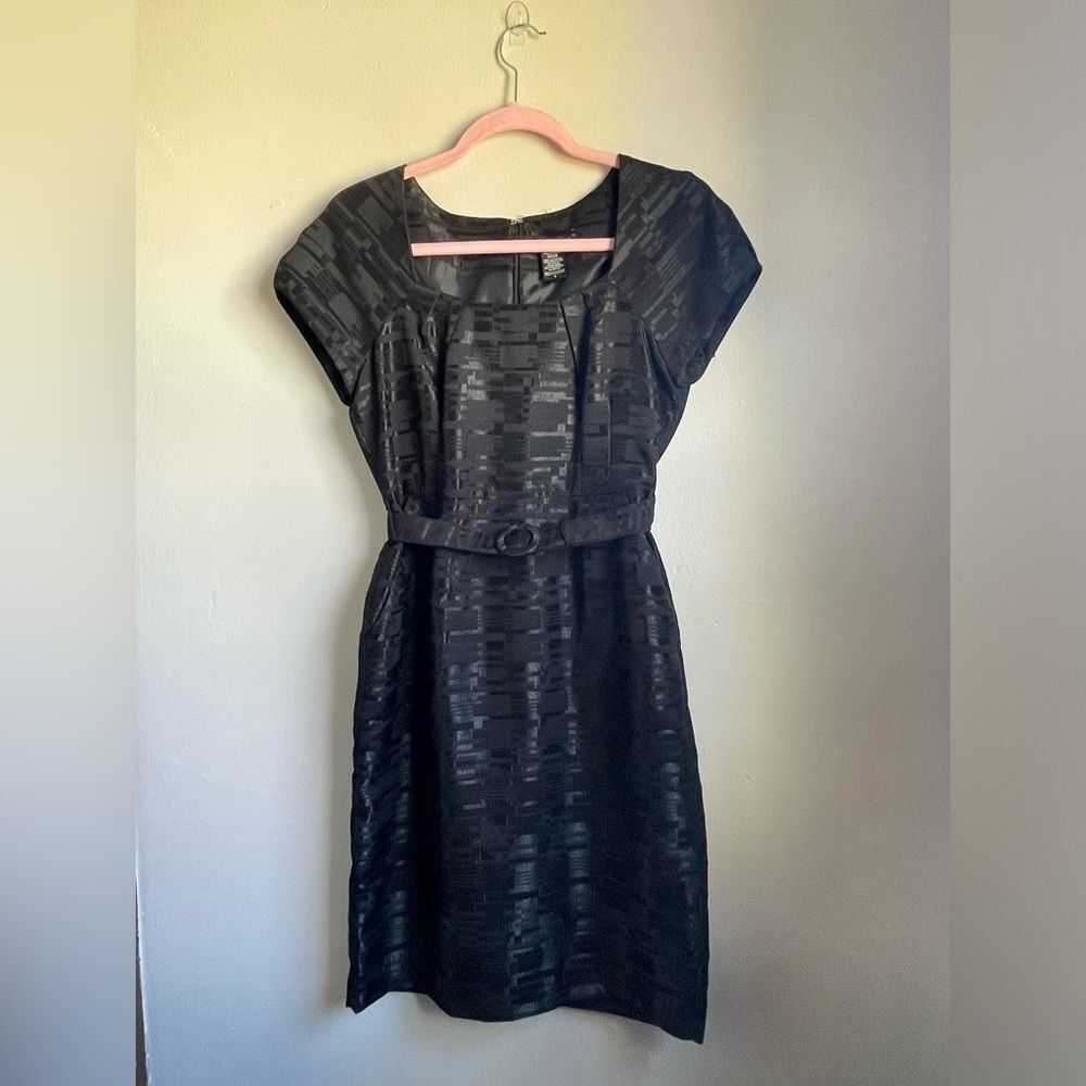 Apostrophe Black cap sleeve belted dress women’s size 6.